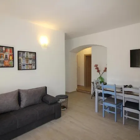 In Mit Schoner Terrasse Apartament Poreč